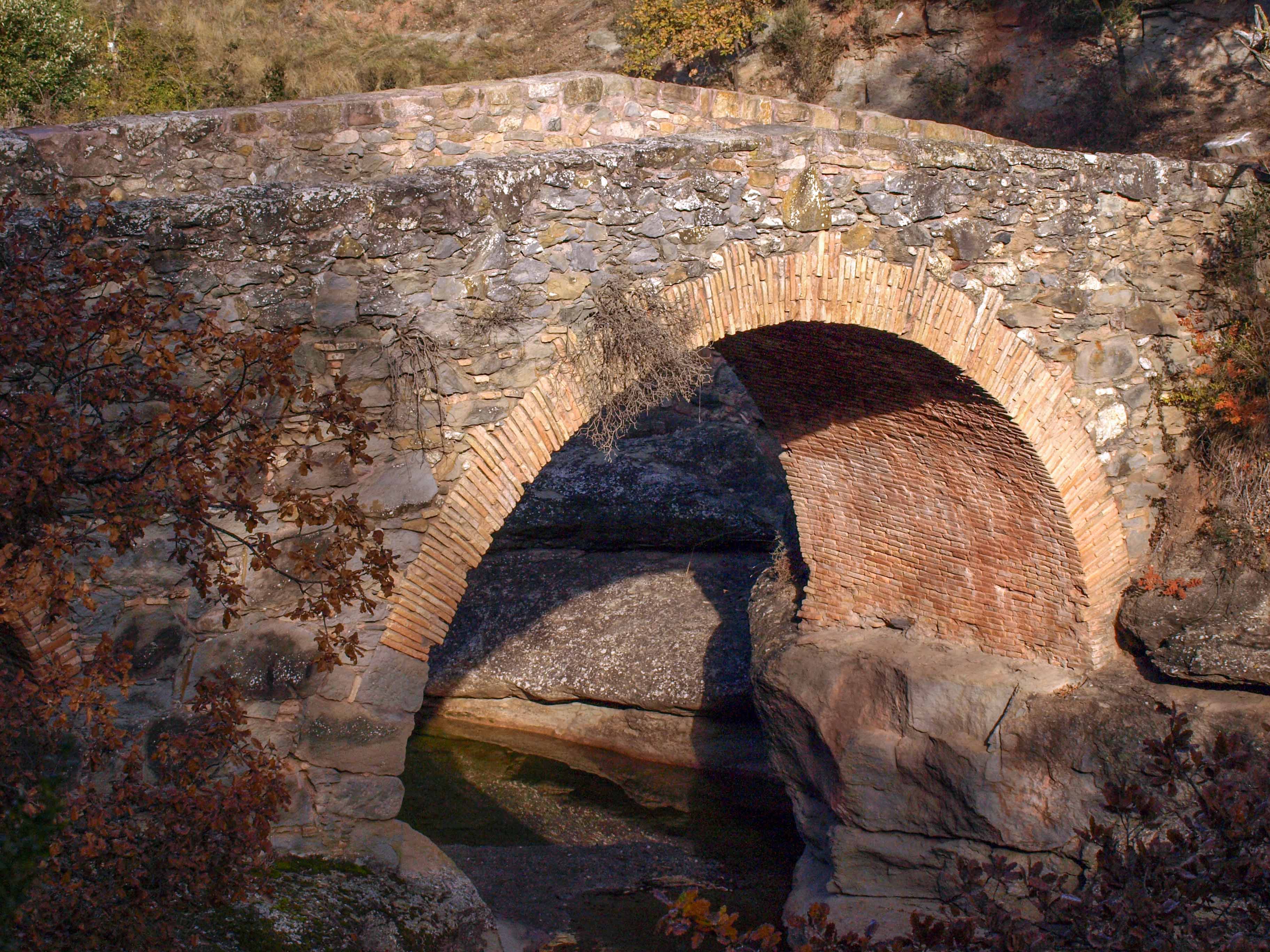 Pont d'en Gatus o del Molí d'en Sors de Seva ***