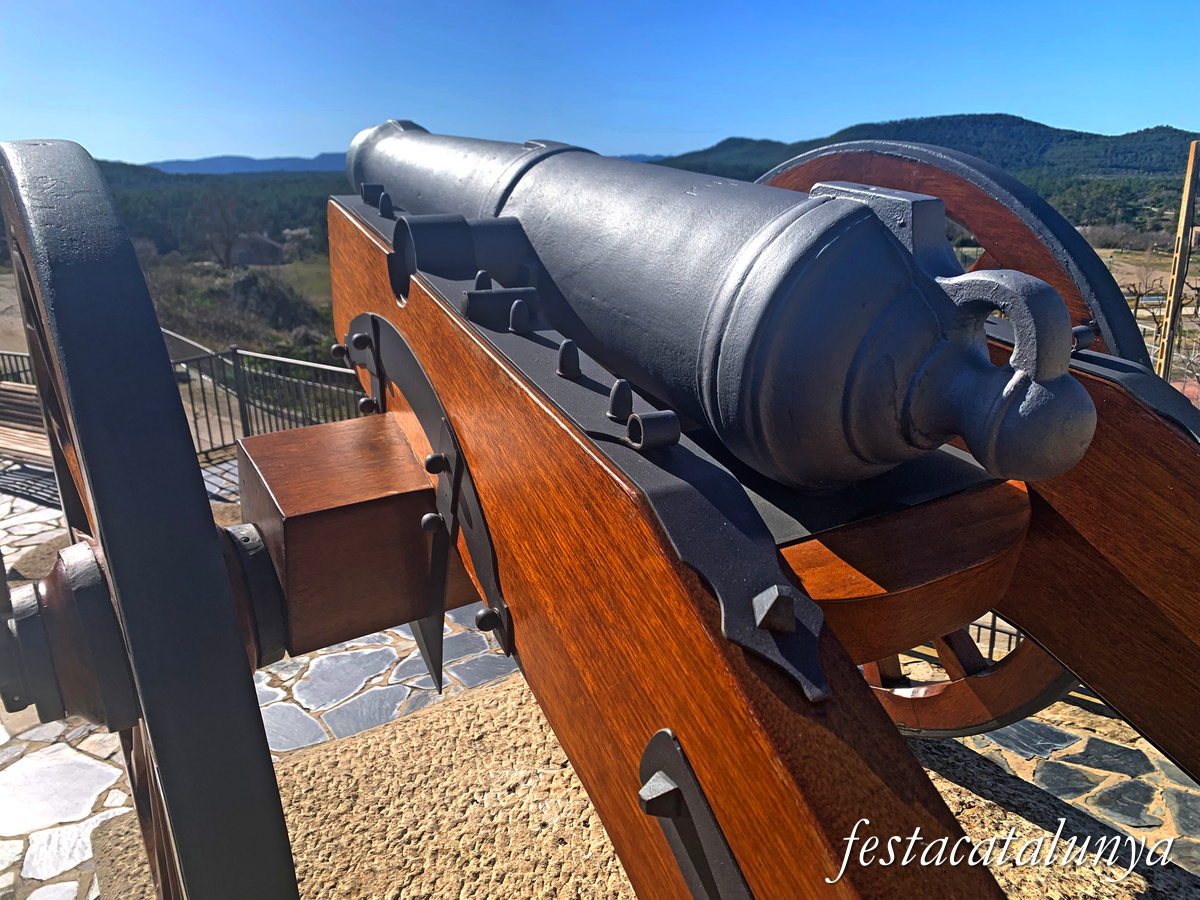 Fulleda - Monument a Agustina d'Aragó 