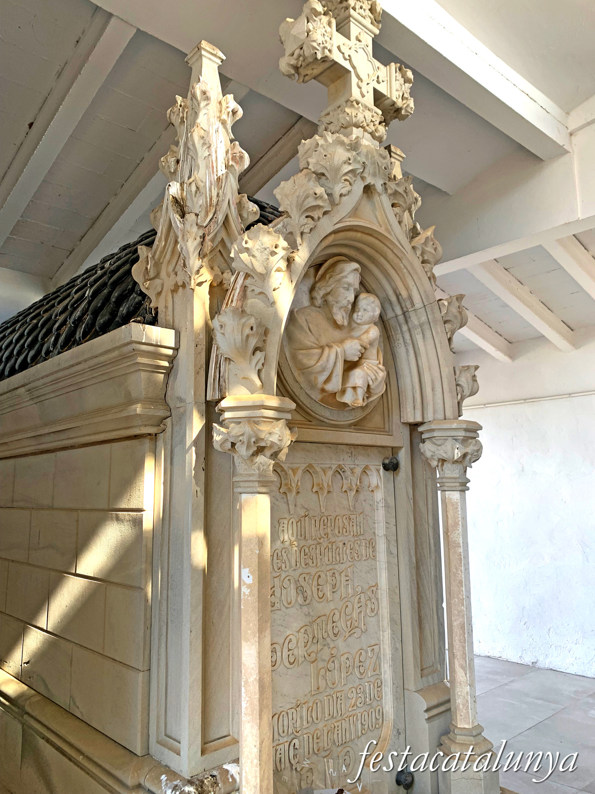 Vila-sana - Panteó de Josep Pertegás al cementiri 