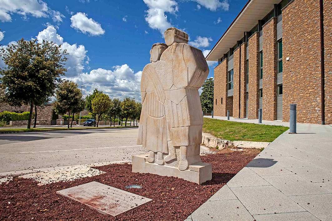 Monument als hereus i pubilles de Catalunya a Seva