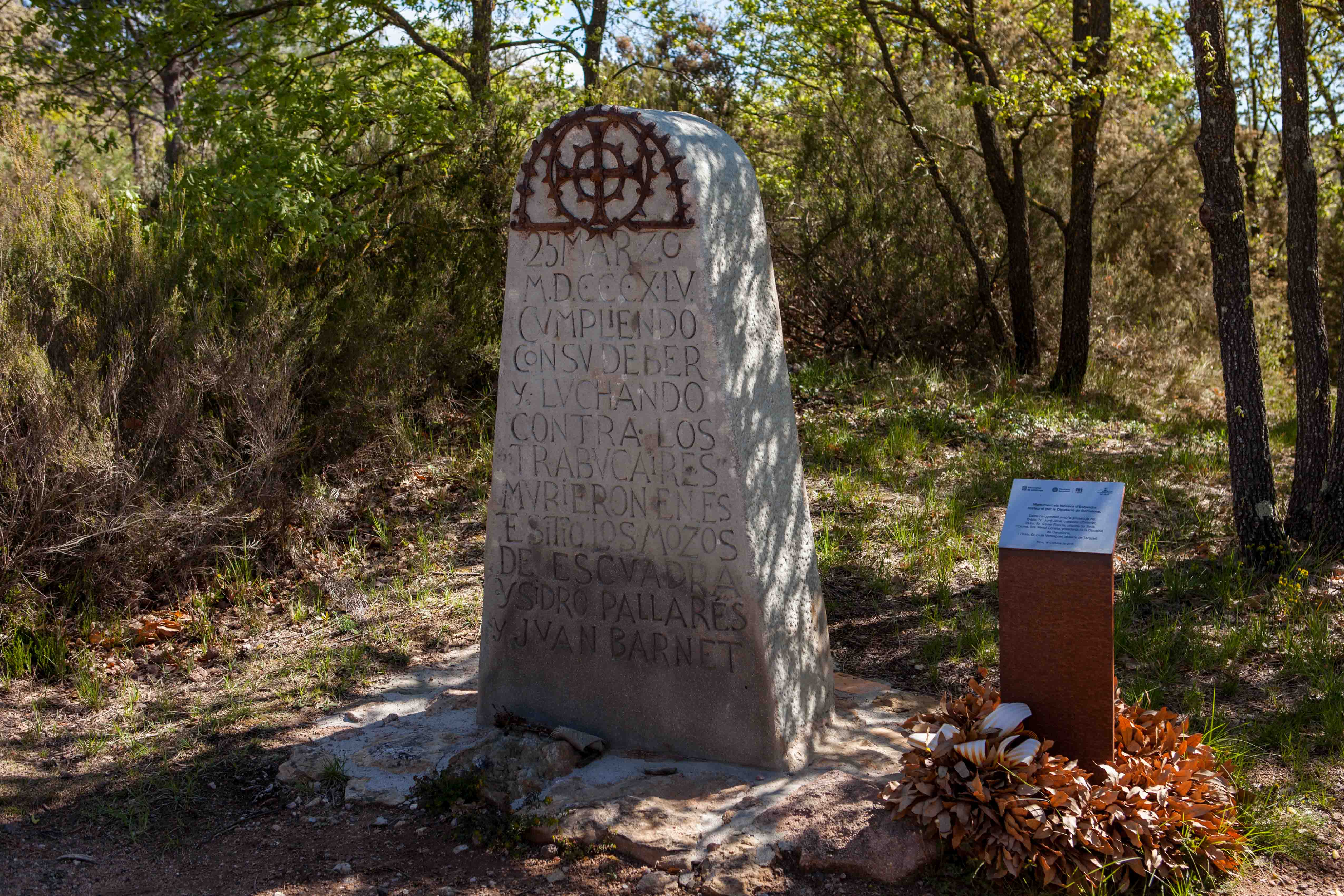 Monòlit als Mossos d'Esquadra a Seva