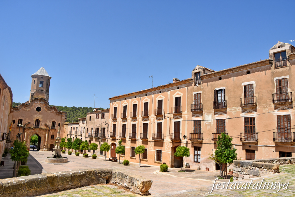 Aiguamúrcia - Plaça de Sant Bernat del monestir de Santes Creus 