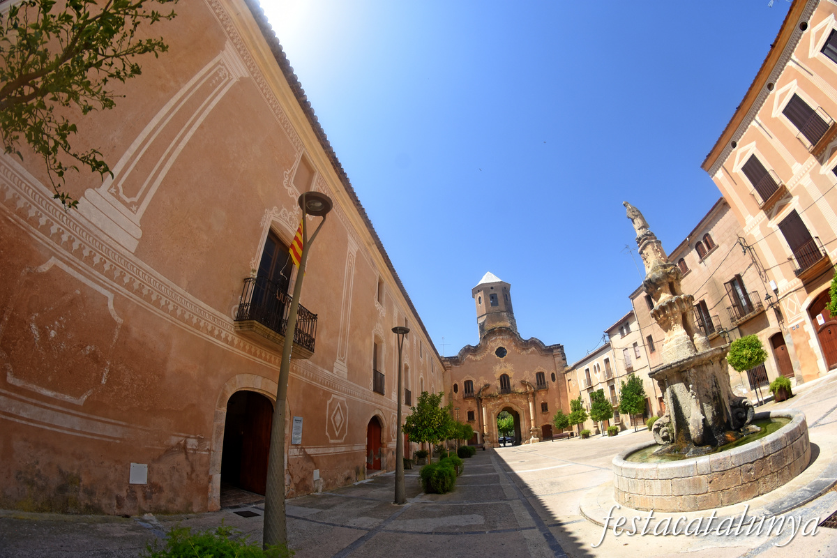 Aiguamúrcia - Plaça de Sant Bernat del monestir de Santes Creus 
