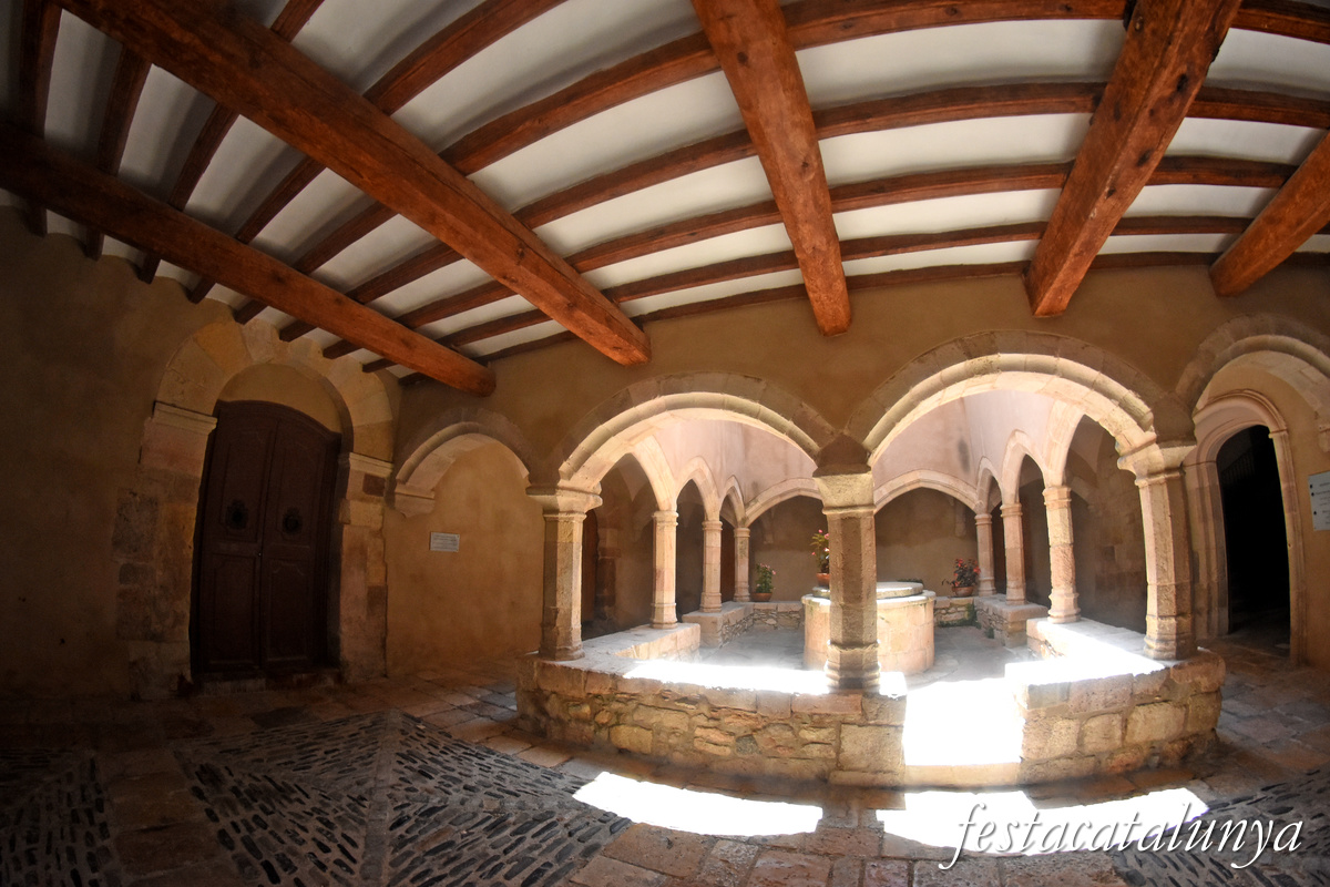 Aiguamúrcia - Palau Abacial del monestir de Santes Creus 