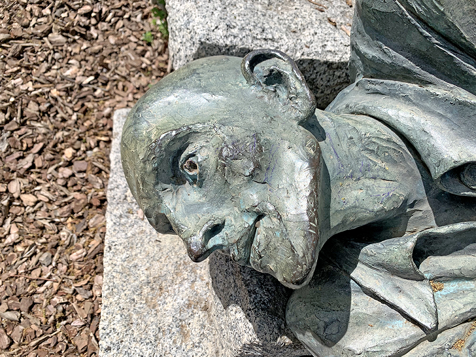 Record a les persones de Mollet assessinades als camps de concentració nazis i monument en homenatge a Neus Català