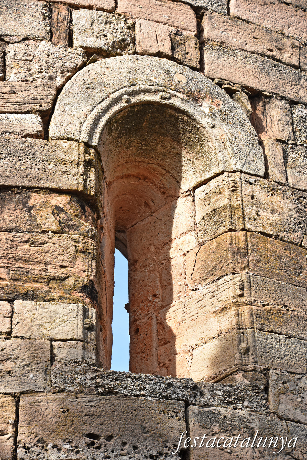Sarral - Església romànica de Sant Pere d'Anguera 