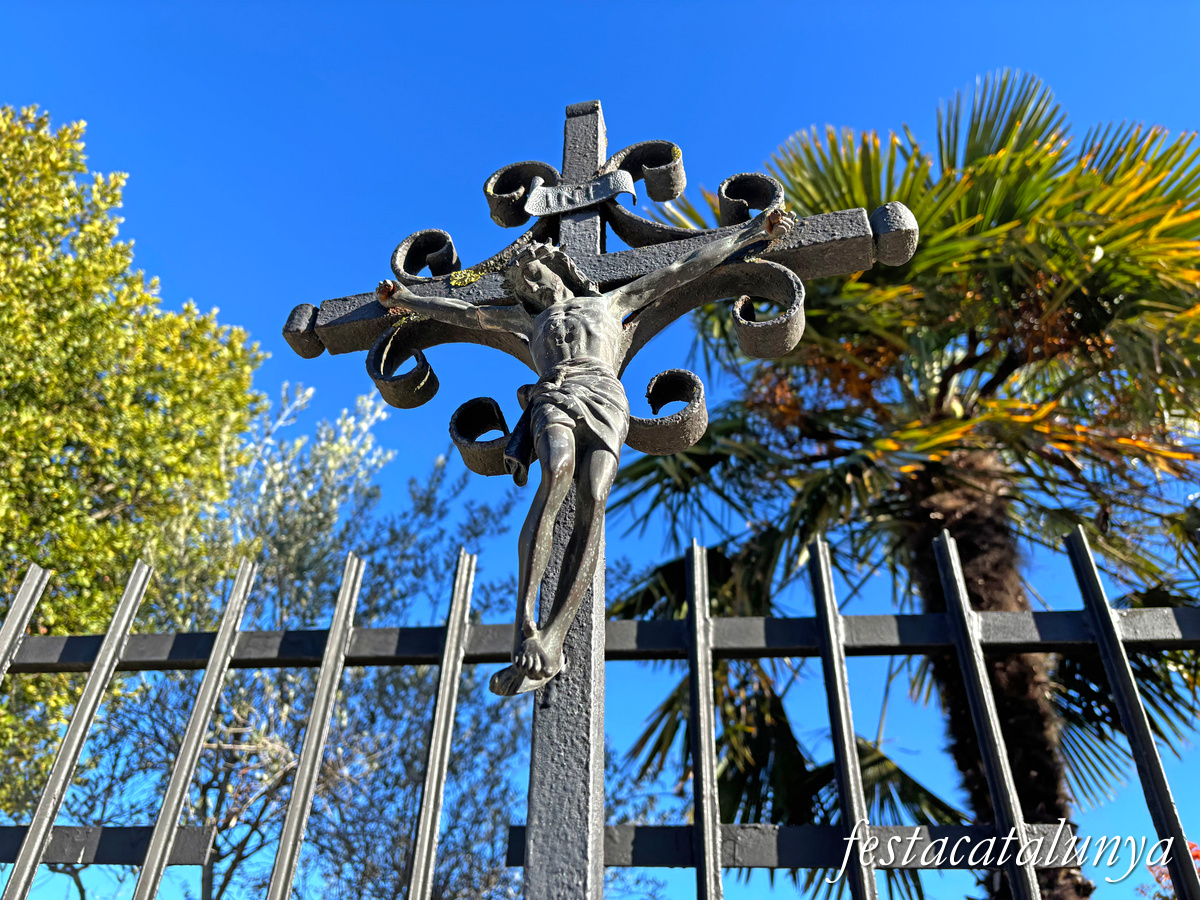 Montmaneu - Creu al carrer