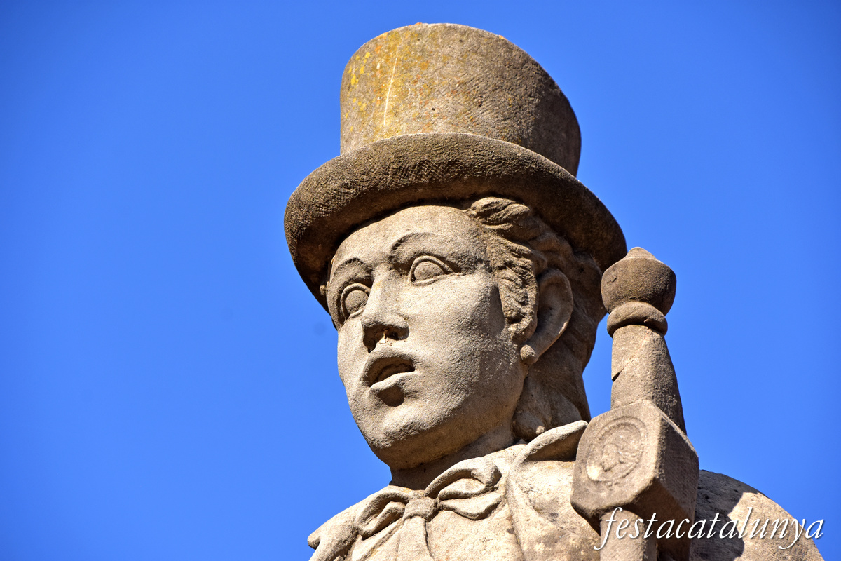 Sant Julià de Vilatorta - Monument a les Caramelles del Roser