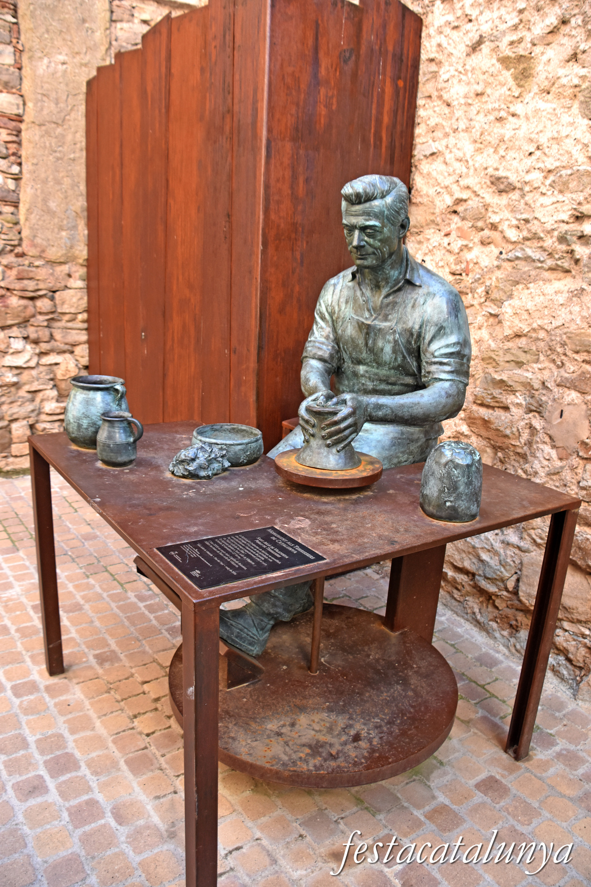 Sant Julià de Vilatorta - Monument als terrissers de Catalunya 
