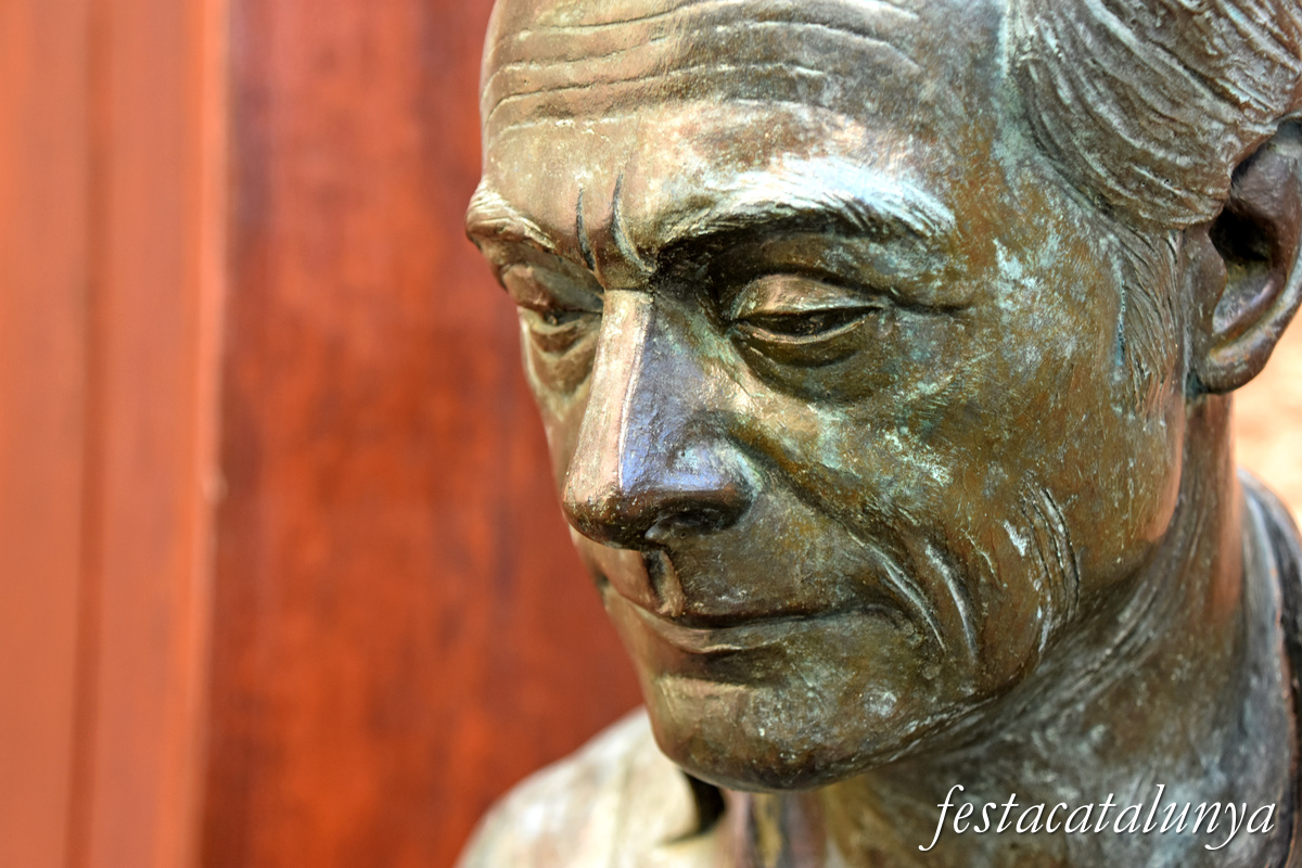 Sant Julià de Vilatorta - Monument als terrissers de Catalunya