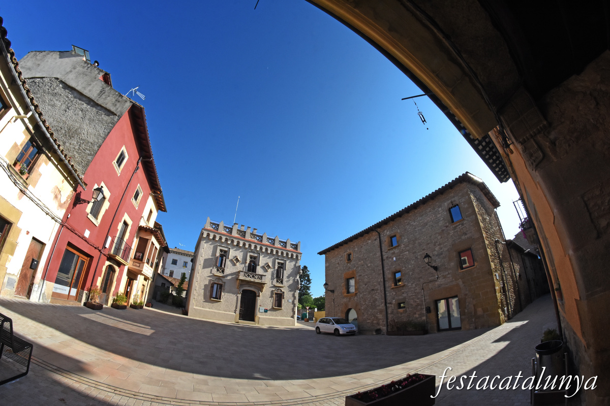 Sant Julià de Vilatorta - Plaça Major