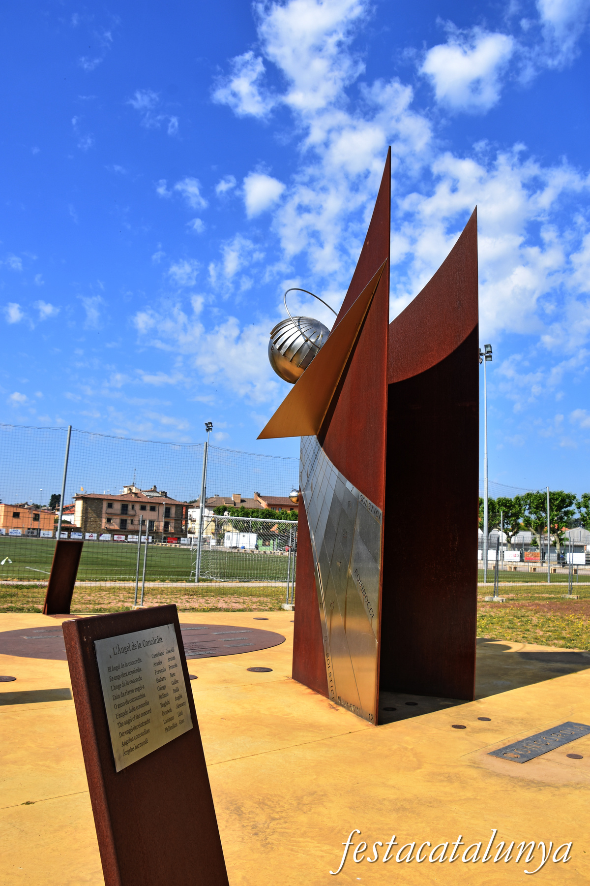 Sant Julià de Vilatorta - Rellotge de sol Àngel de la Concòrdia