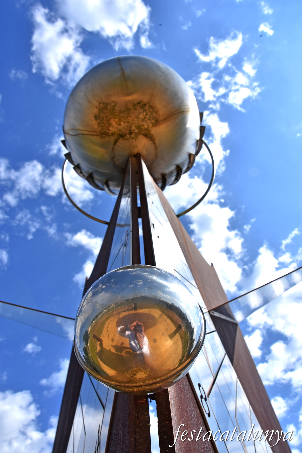 Sant Julià de Vilatorta - Rellotge de sol Àngel de la Concòrdia 