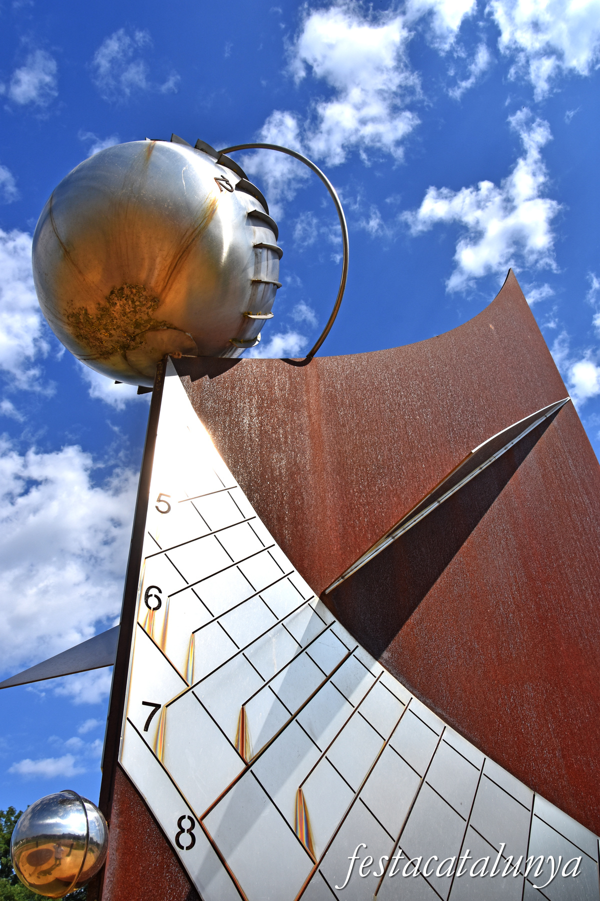 Sant Julià de Vilatorta - Rellotge de sol Àngel de la Concòrdia