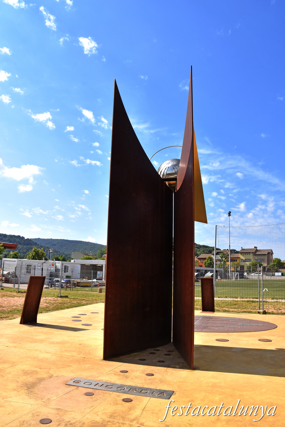 Sant Julià de Vilatorta - Rellotge de sol Àngel de la Concòrdia