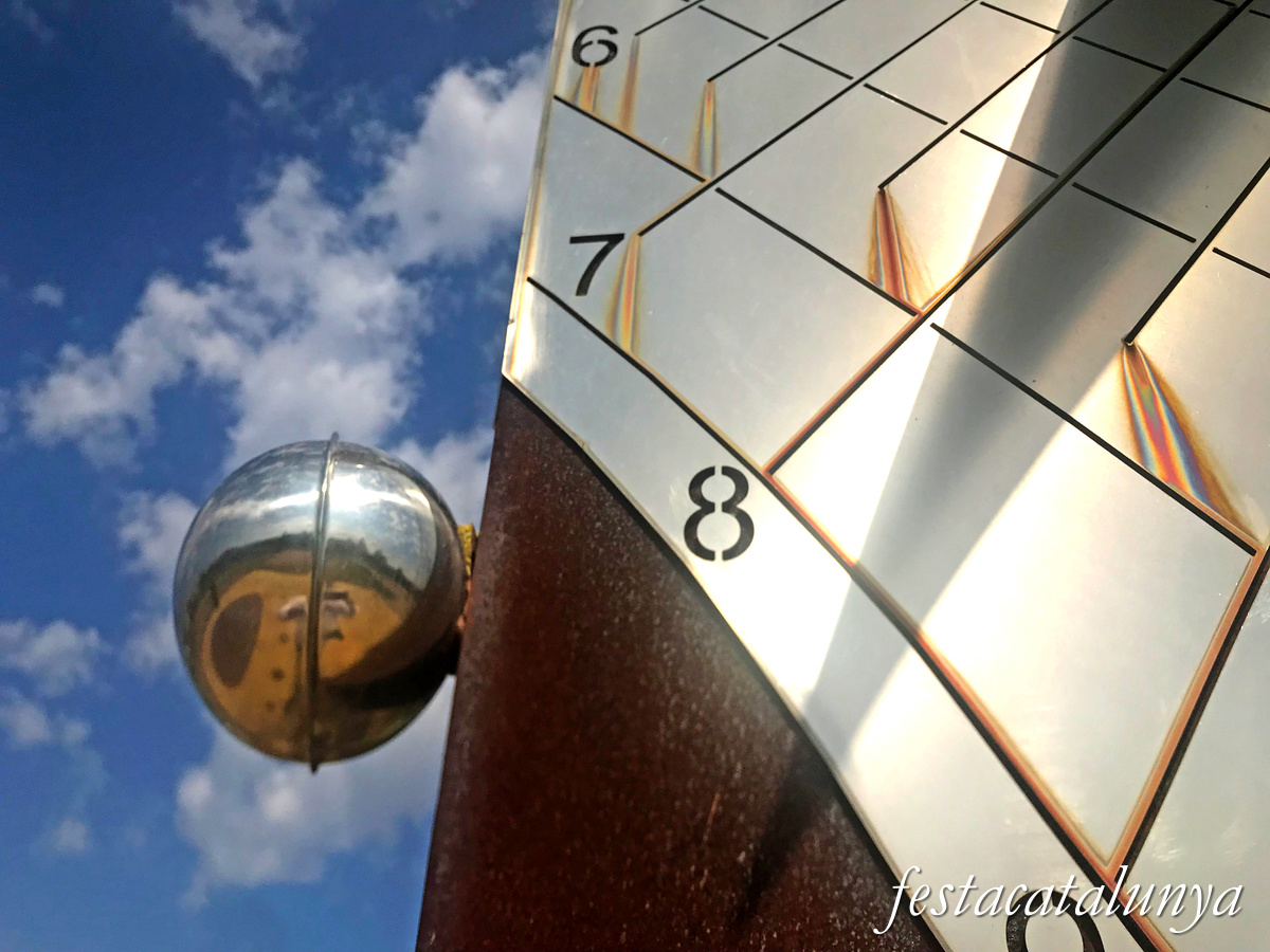 Sant Julià de Vilatorta - Rellotge de sol Àngel de la Concòrdia 