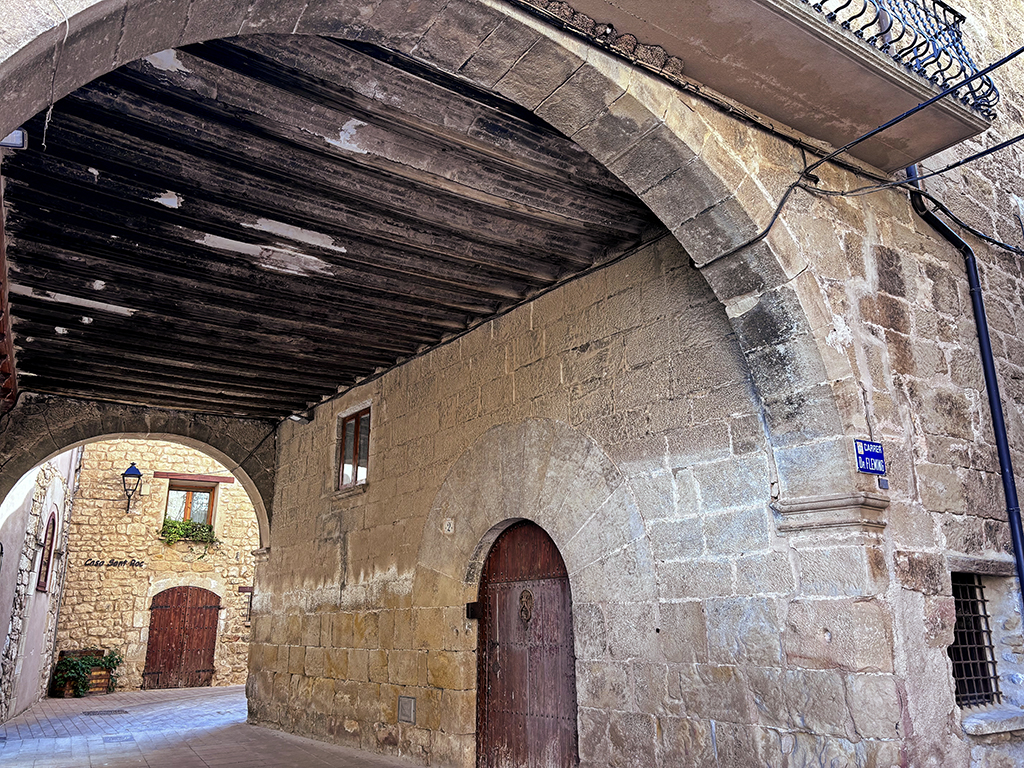 Nucli històric d'Arnes ***