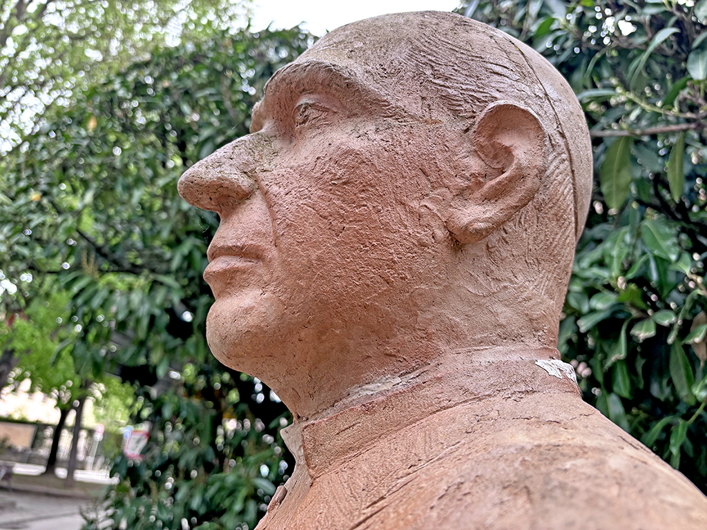 Monument a Torras i Bages a Sant Joan de les Abadesses
