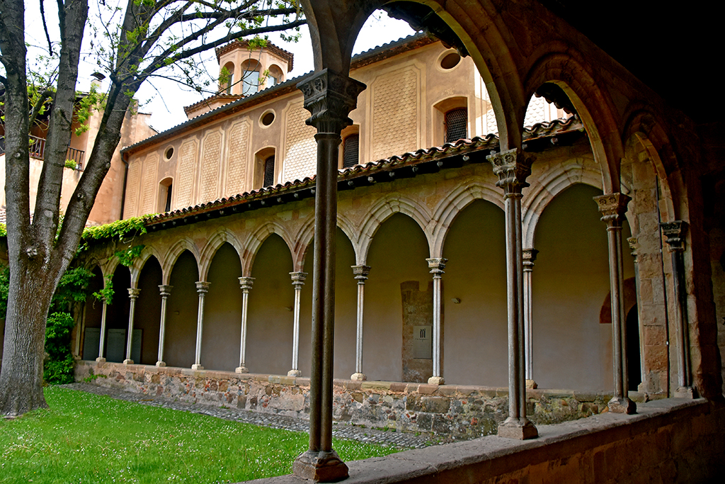 Claustre del monestir de Sant Joan de les Abadesses
