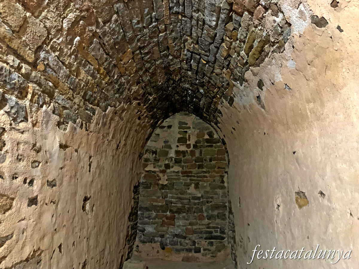 Castellfollit de Riubregós - Grafits del castell de Castellfollit 