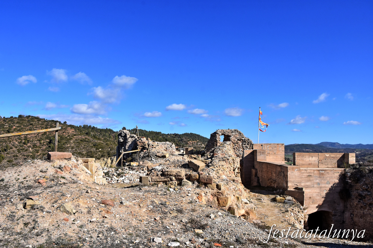 Castellfollit de Riubregós - Recinte emmurallat del castell de Castellfollit