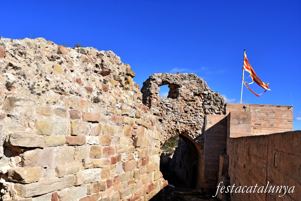 Castellfollit de Riubregós - Recinte emmurallat del castell de Castellfollit 