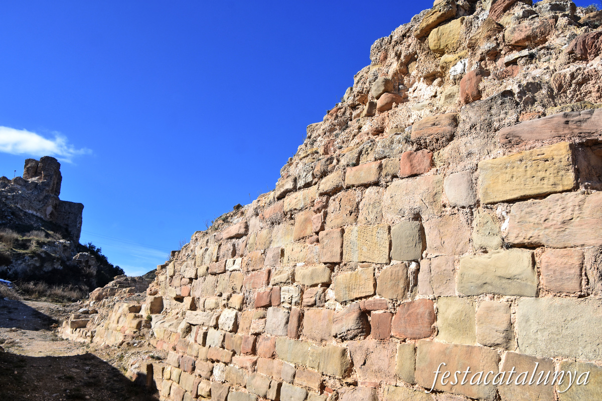 Castellfollit de Riubregós - Recinte emmurallat del castell de Castellfollit