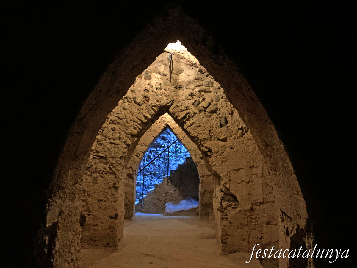 Castellfollit de Riubregós - Recinte emmurallat del castell de Castellfollit