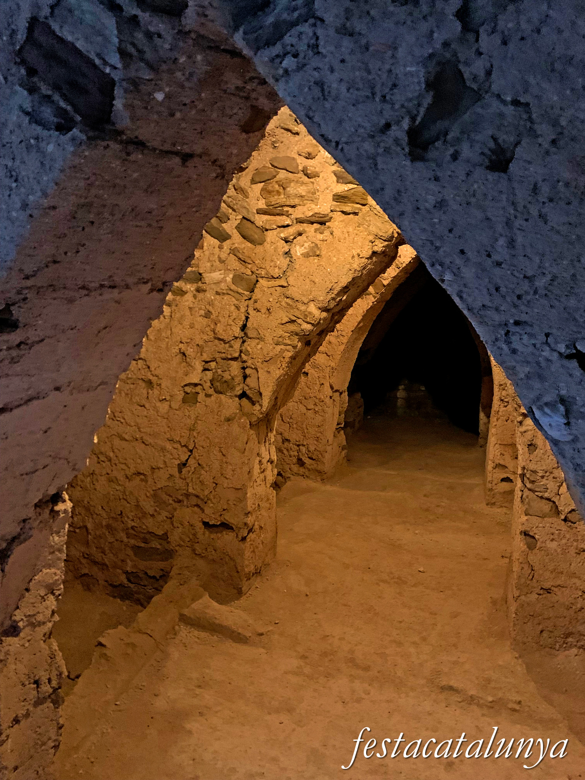 Castellfollit de Riubregós - Recinte emmurallat del castell de Castellfollit 