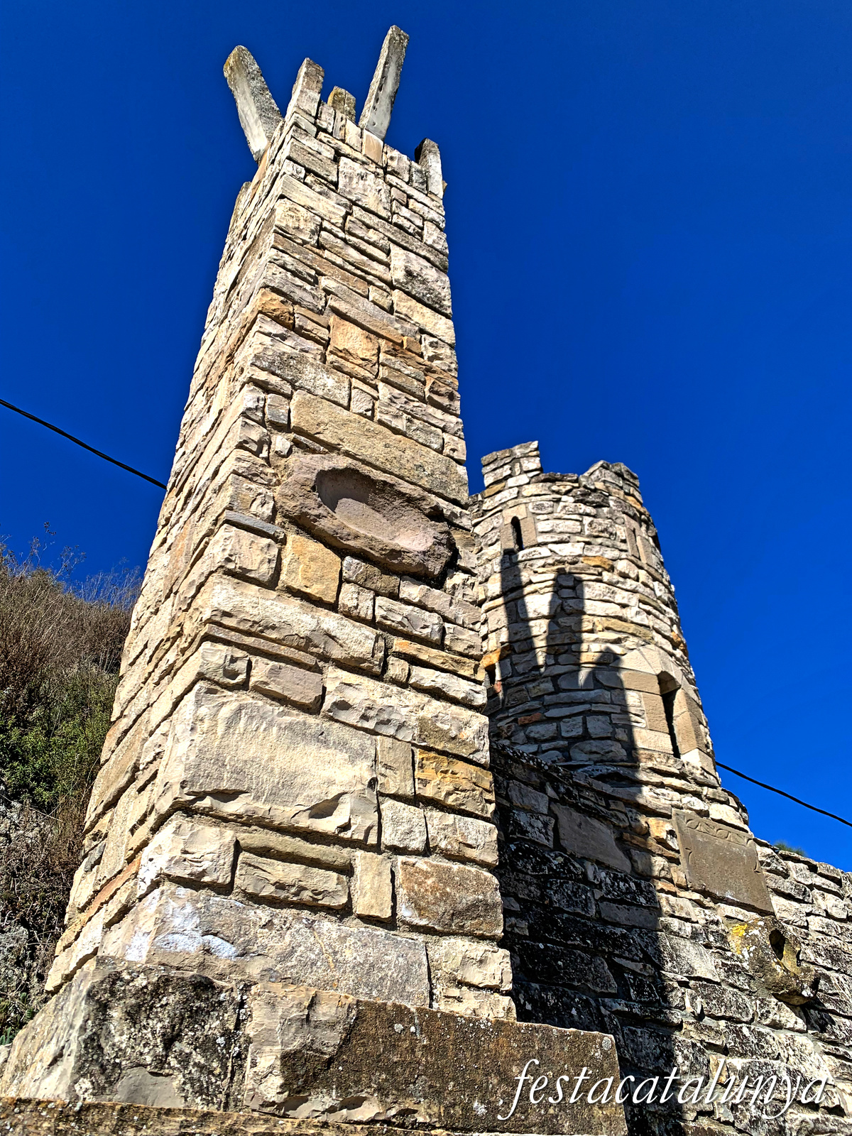 Castellfollit de Riubregós - Conjunt escultòric del Cap de Raval 
