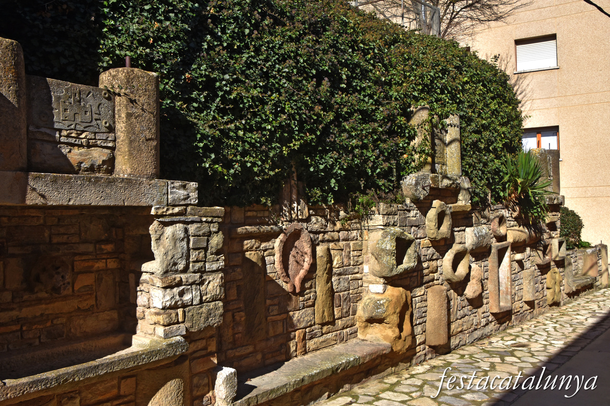 Castellfollit de Riubregós - Conjunt escultòric del Cap de Raval 