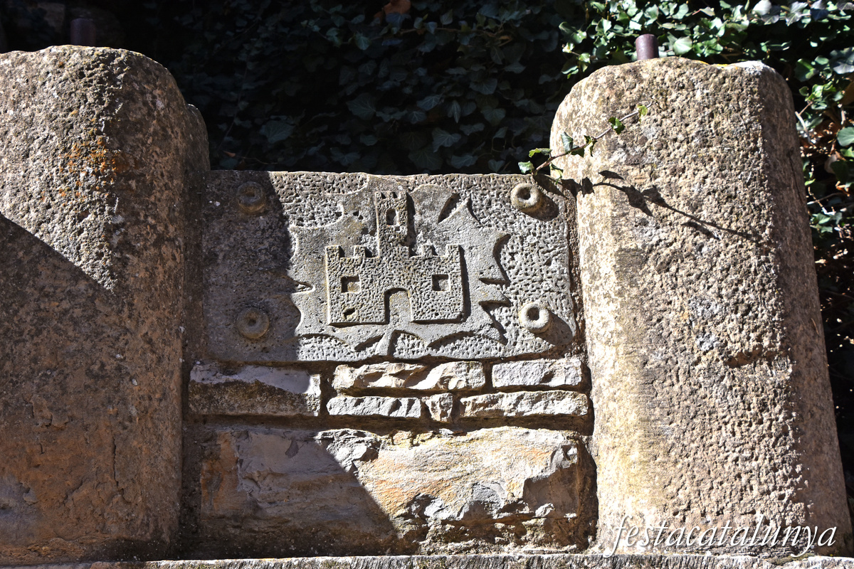 Castellfollit de Riubregós - Conjunt escultòric del Cap de Raval
