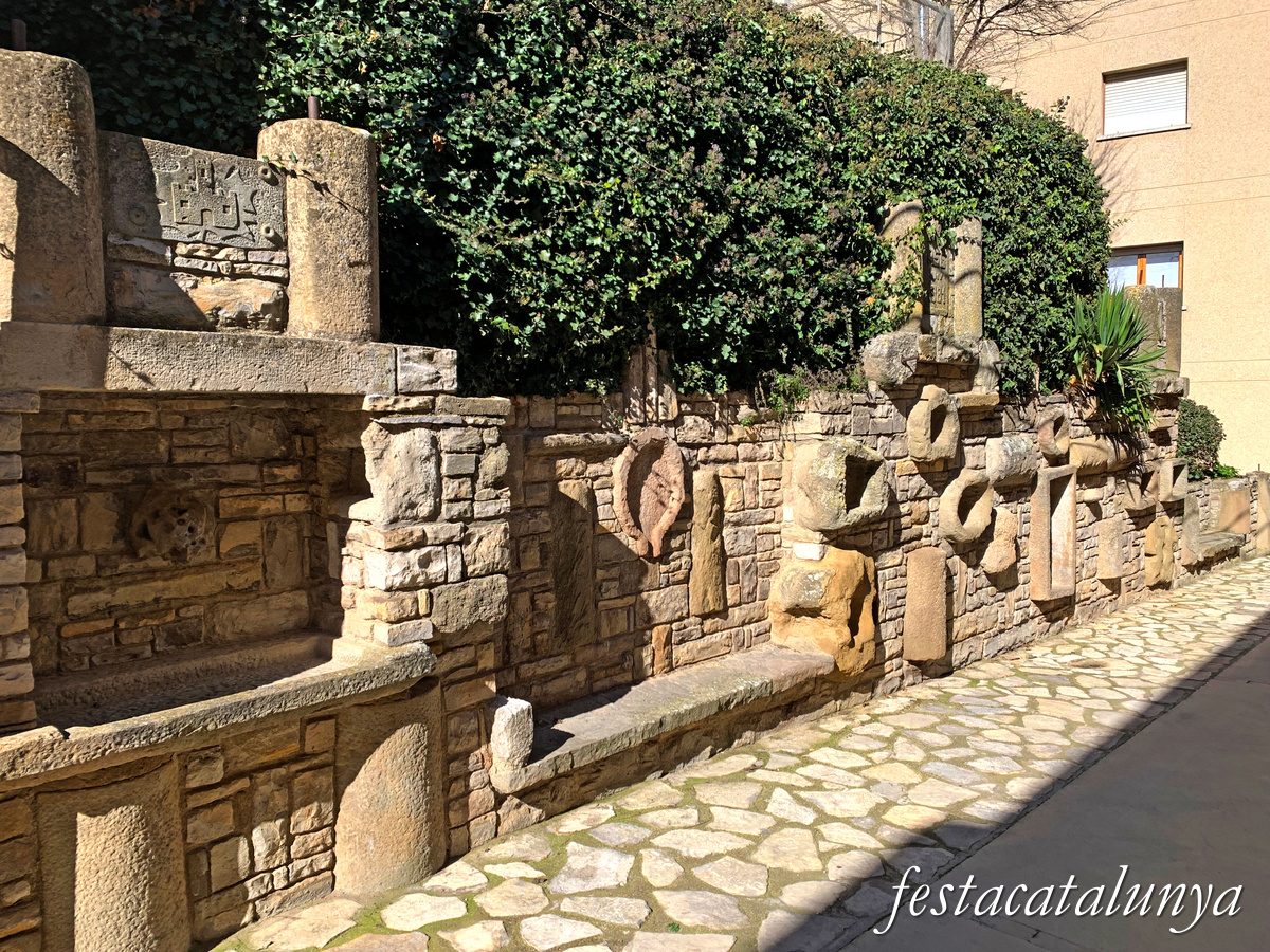 Castellfollit de Riubregós - Conjunt escultòric del Cap de Raval 