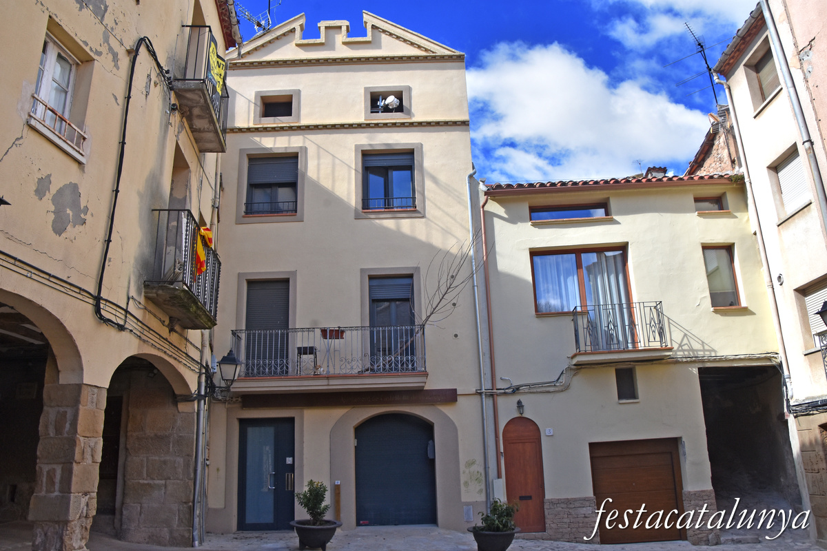 Castellfollit de Riubregós - Plaça Major