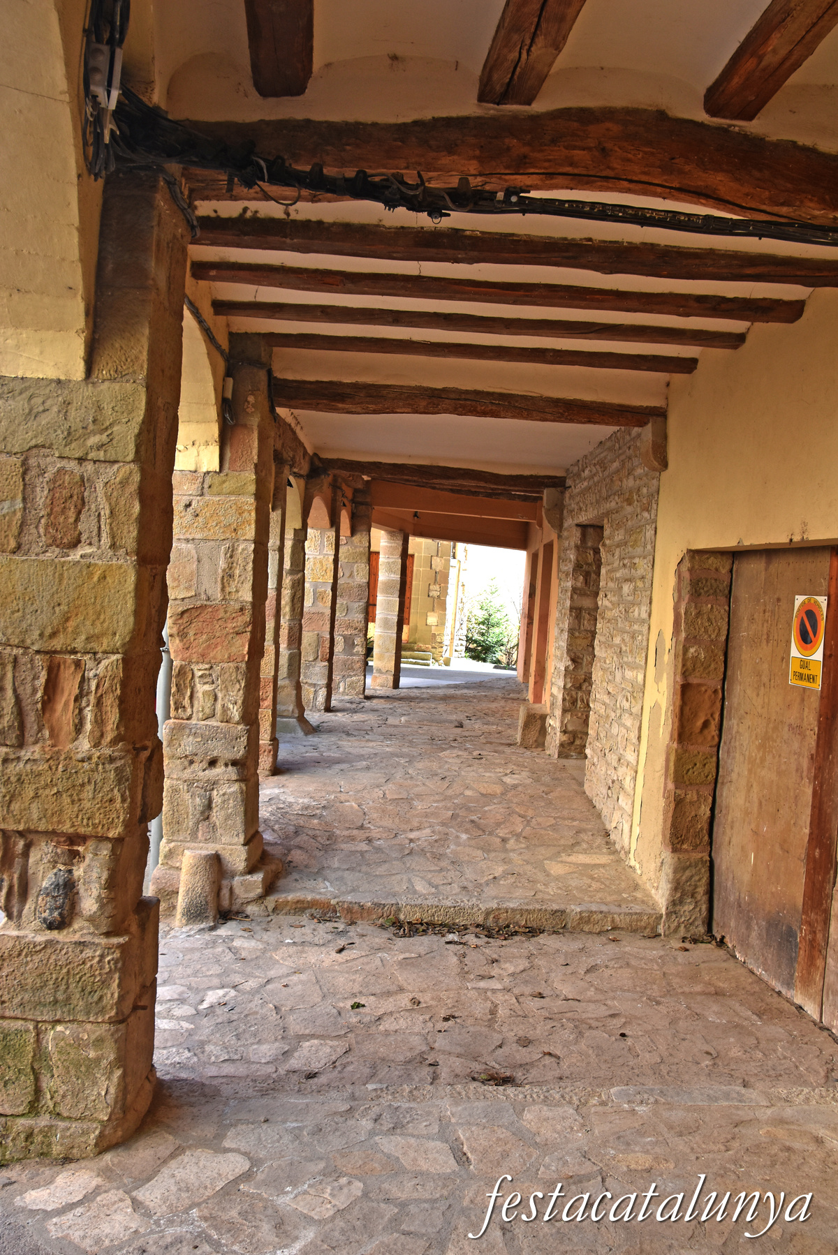 Castellfollit de Riubregós - Plaça Major 