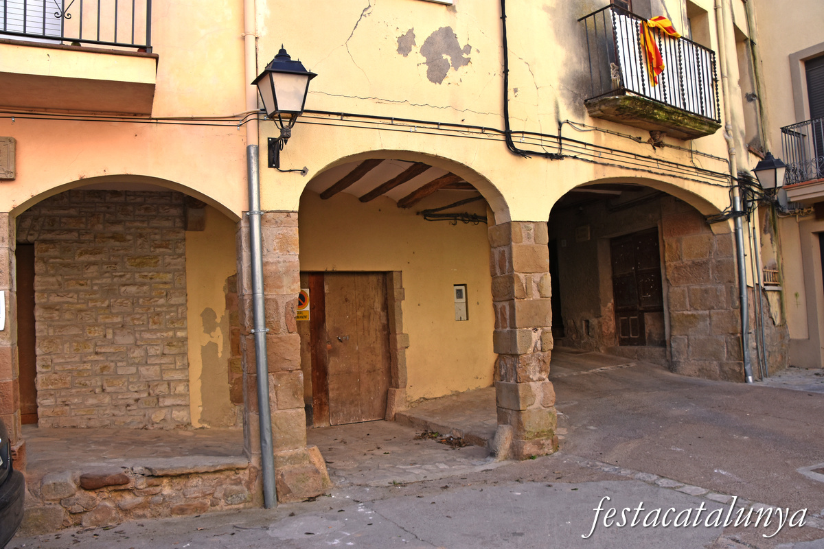 Castellfollit de Riubregós - Plaça Major