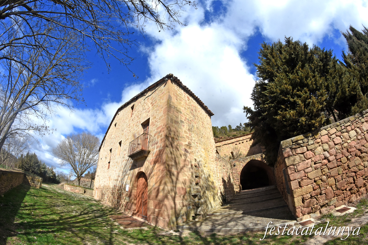 Castellfollit de Riubregós - Priorat de Santa Maria 
