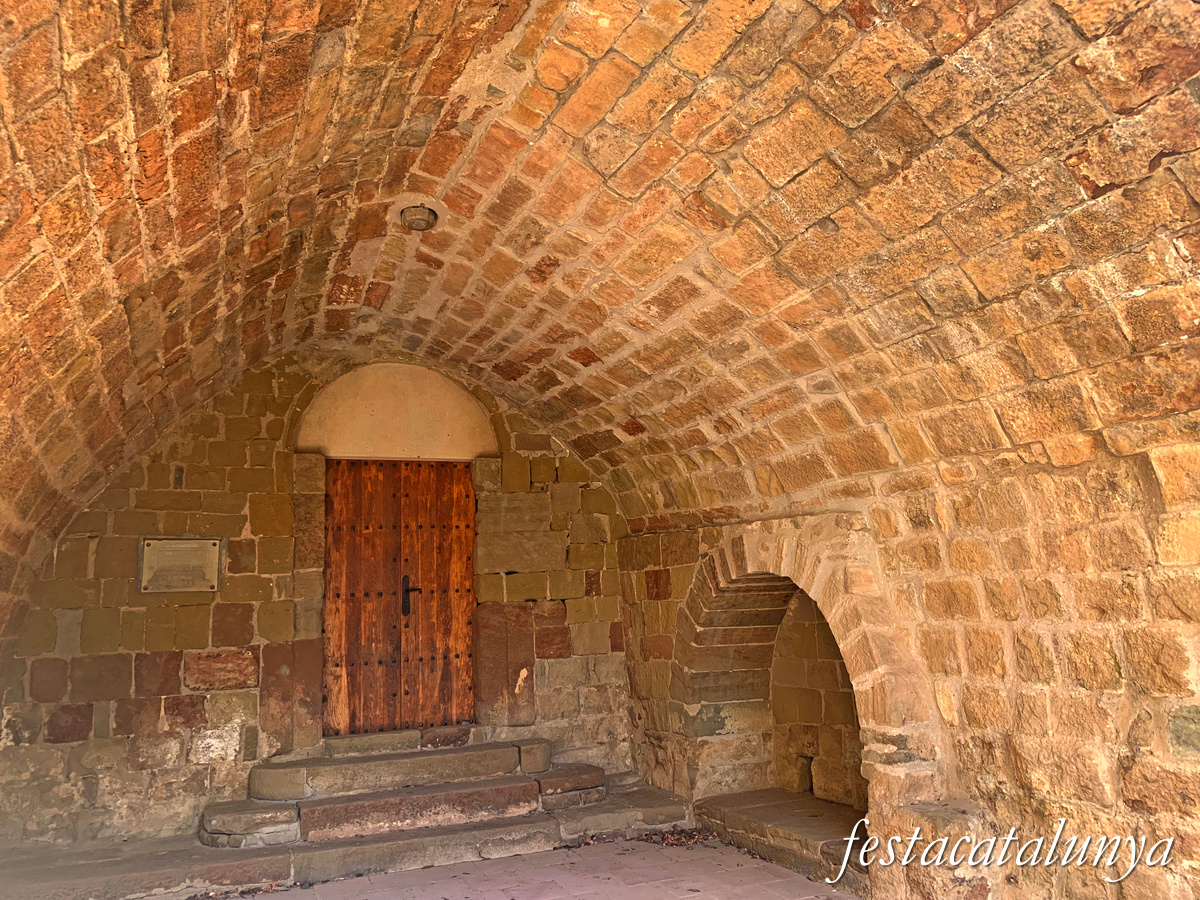 Castellfollit de Riubregós - Priorat de Santa Maria 