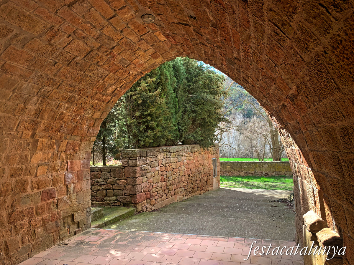 Castellfollit de Riubregós - Priorat de Santa Maria