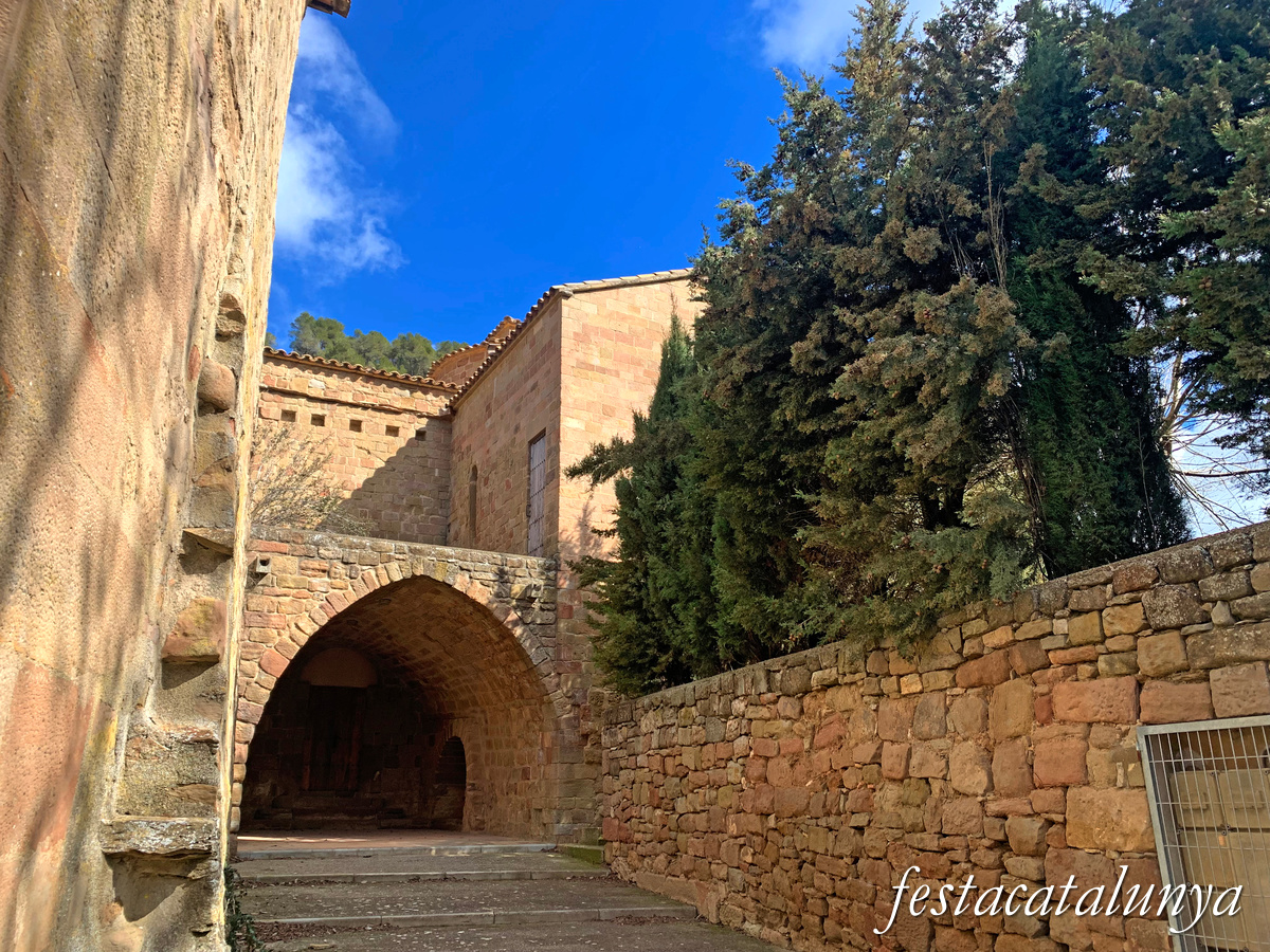 Castellfollit de Riubregós - Priorat de Santa Maria 