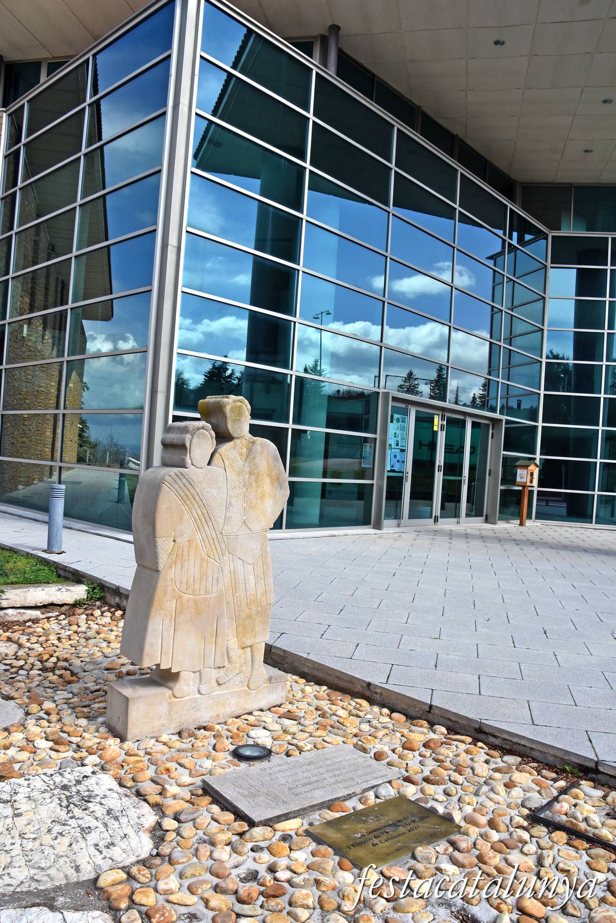 Seva - Monument als hereus i pubilles de Catalunya 