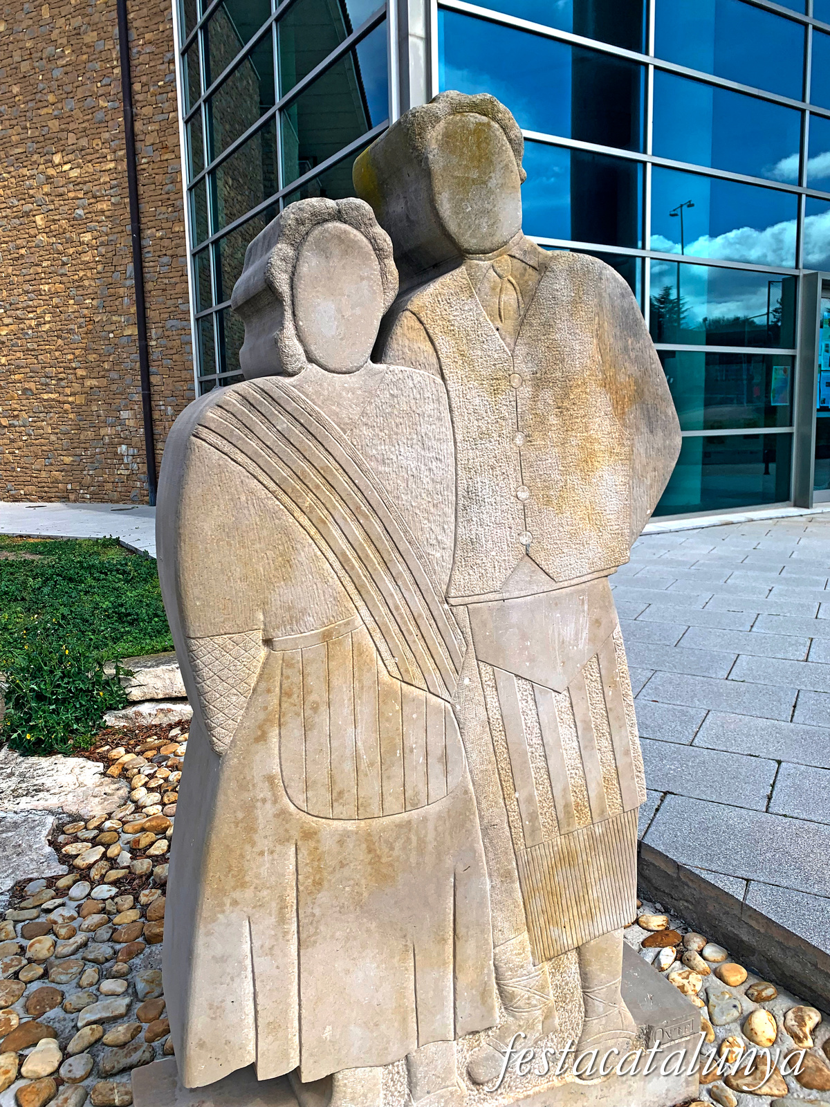 Seva - Monument als hereus i pubilles de Catalunya