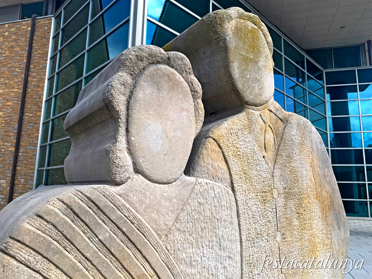 Seva - Monument als hereus i pubilles de Catalunya