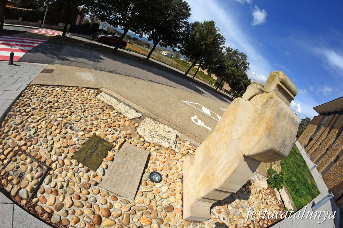 Seva - Monument als hereus i pubilles de Catalunya 