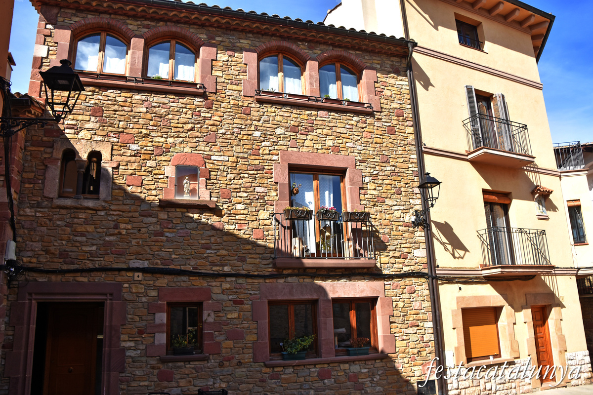 Seva - Plaça de l'Església - Can Romero 