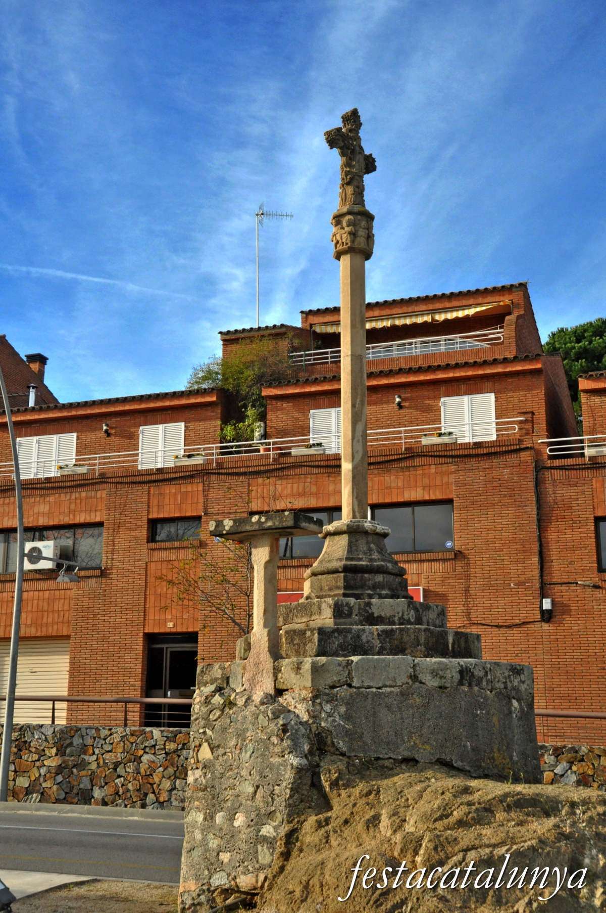 Teià - Creu de terme de can Llaurador 