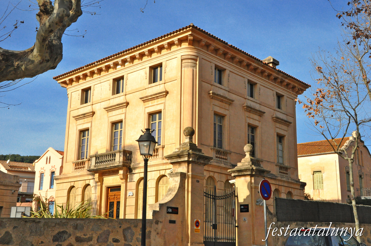 Teià - La Torre Nova, ca n'Olivella o villa Glòria 