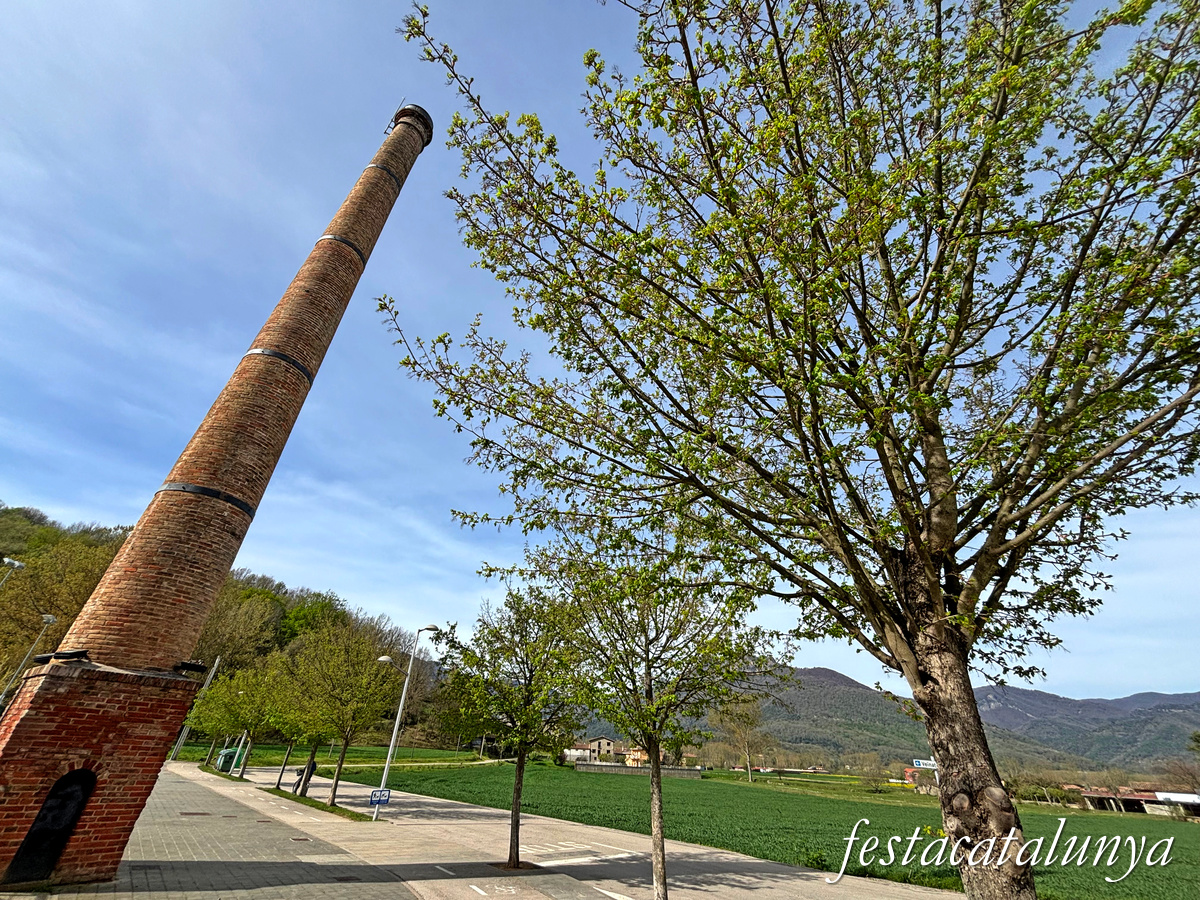 Les Preses - Xemeneia de la Bòvila