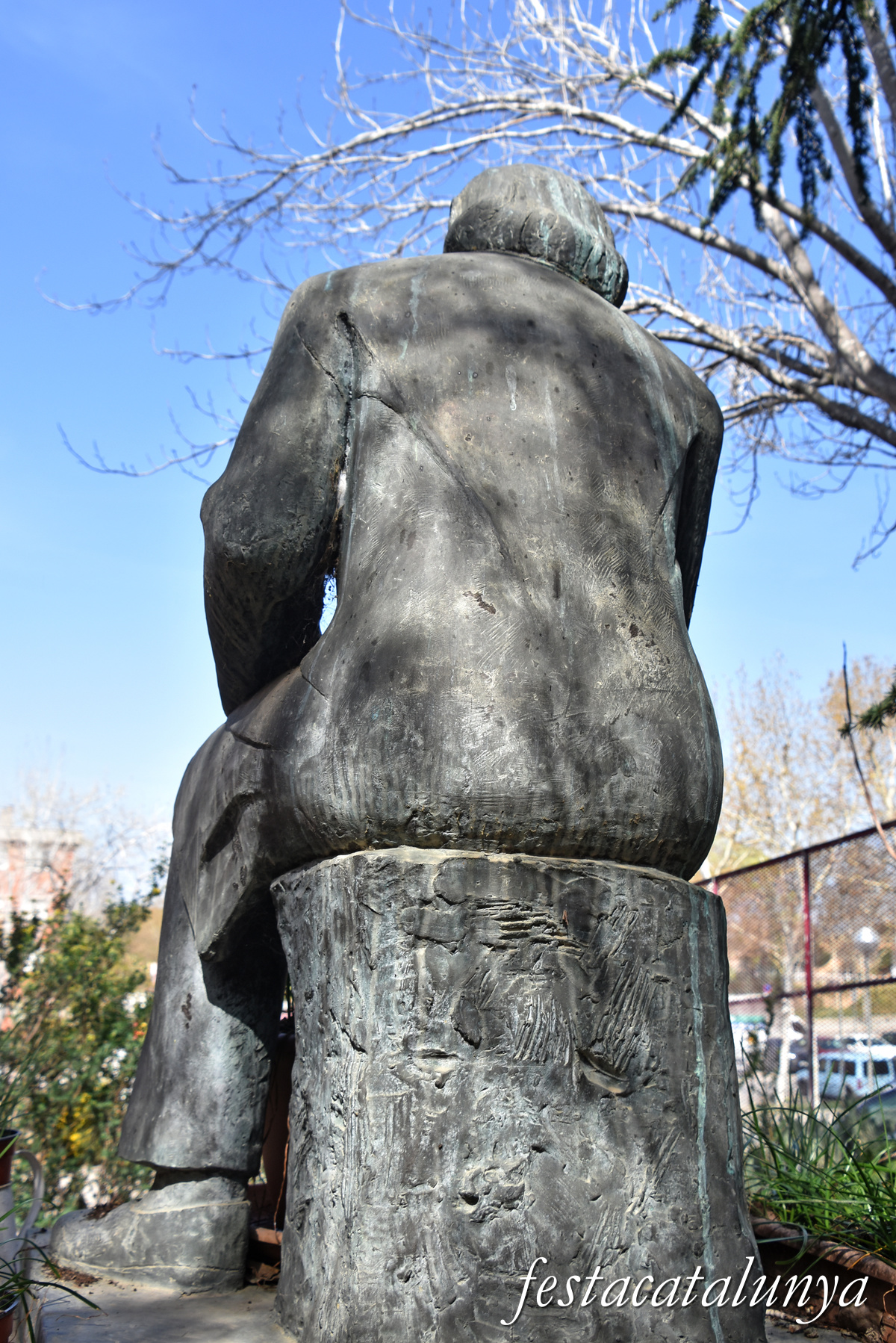 Mollet del Vallès - Monument a Joan Abelló - A l'Escola 