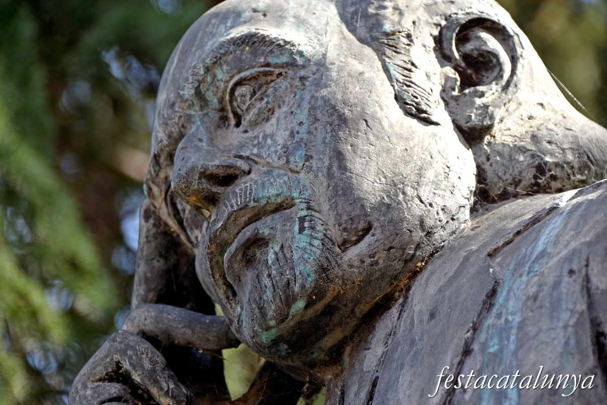 Mollet del Vallès - Monument a Joan Abelló - A l'Escola 